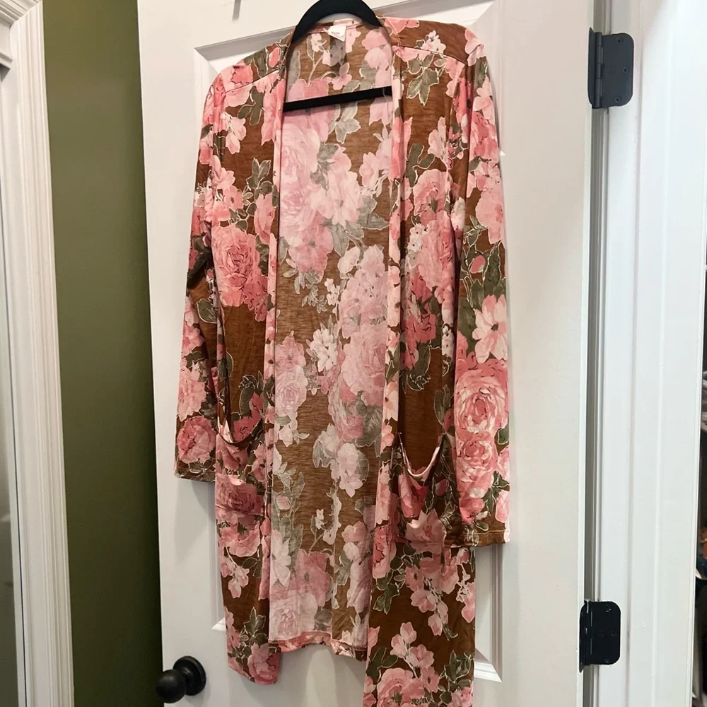 3/$19 Sew in Love floral open front lightweight cardigan